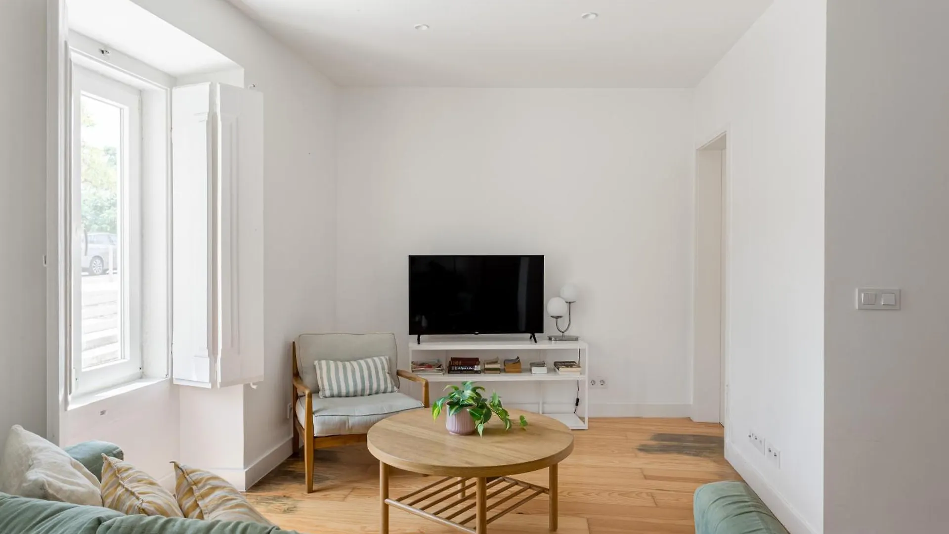 Joivy Cosy Apt Near Tagus River Lisbon Apartment